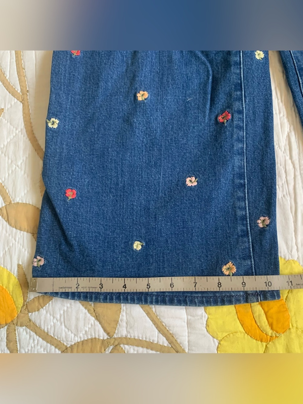 Madewell Wide-Leg Crop Jeans: Confetti Floral Embroidered Edition - Picture 4 of 16